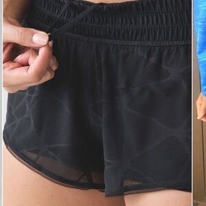 Lululemon Black City Sky Run By Short Size 8 Like New Condition